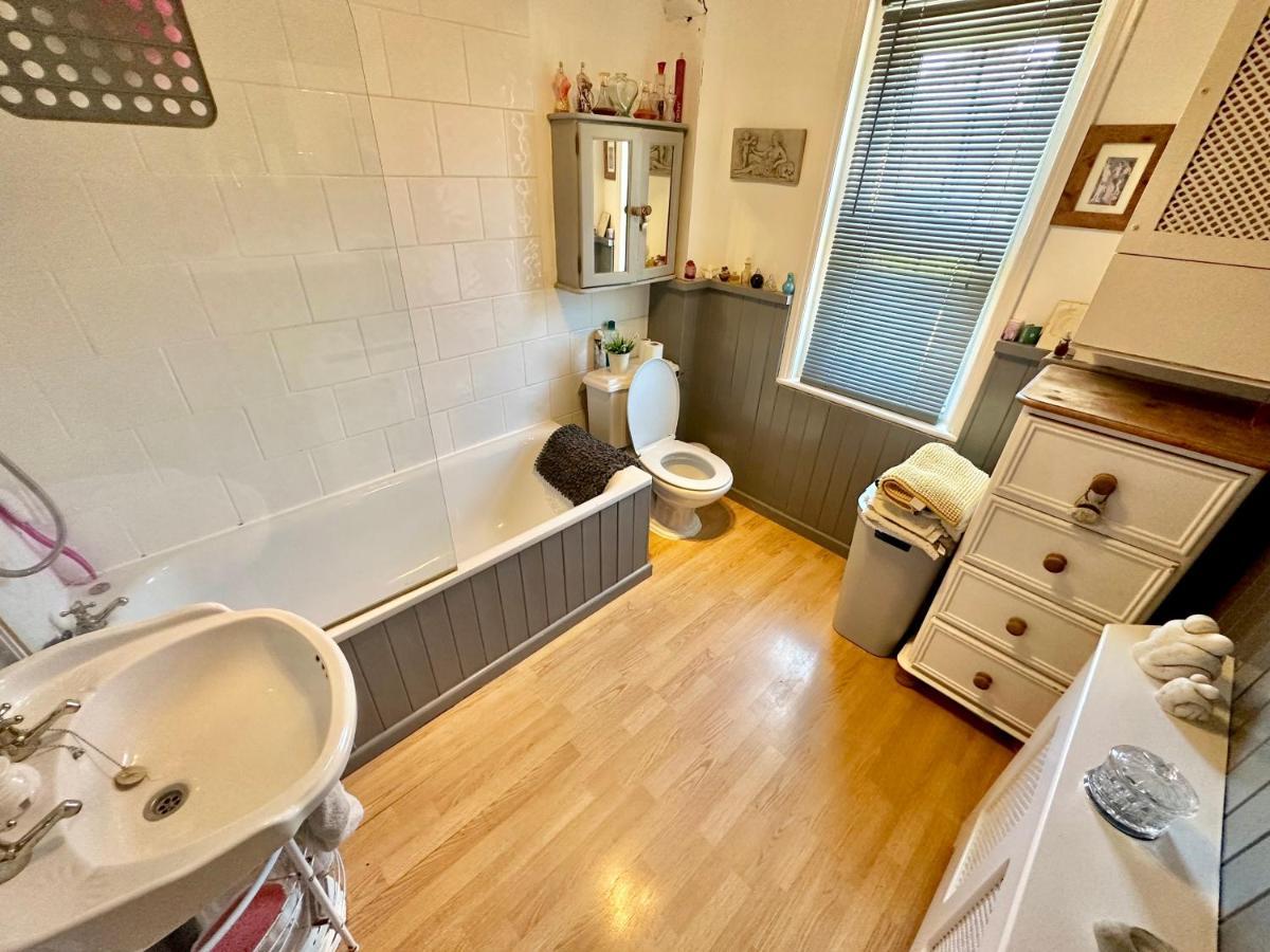Garden Cottage - 3 Bedroom Close To Town And Beach Μπόρνμουθ Εξωτερικό φωτογραφία