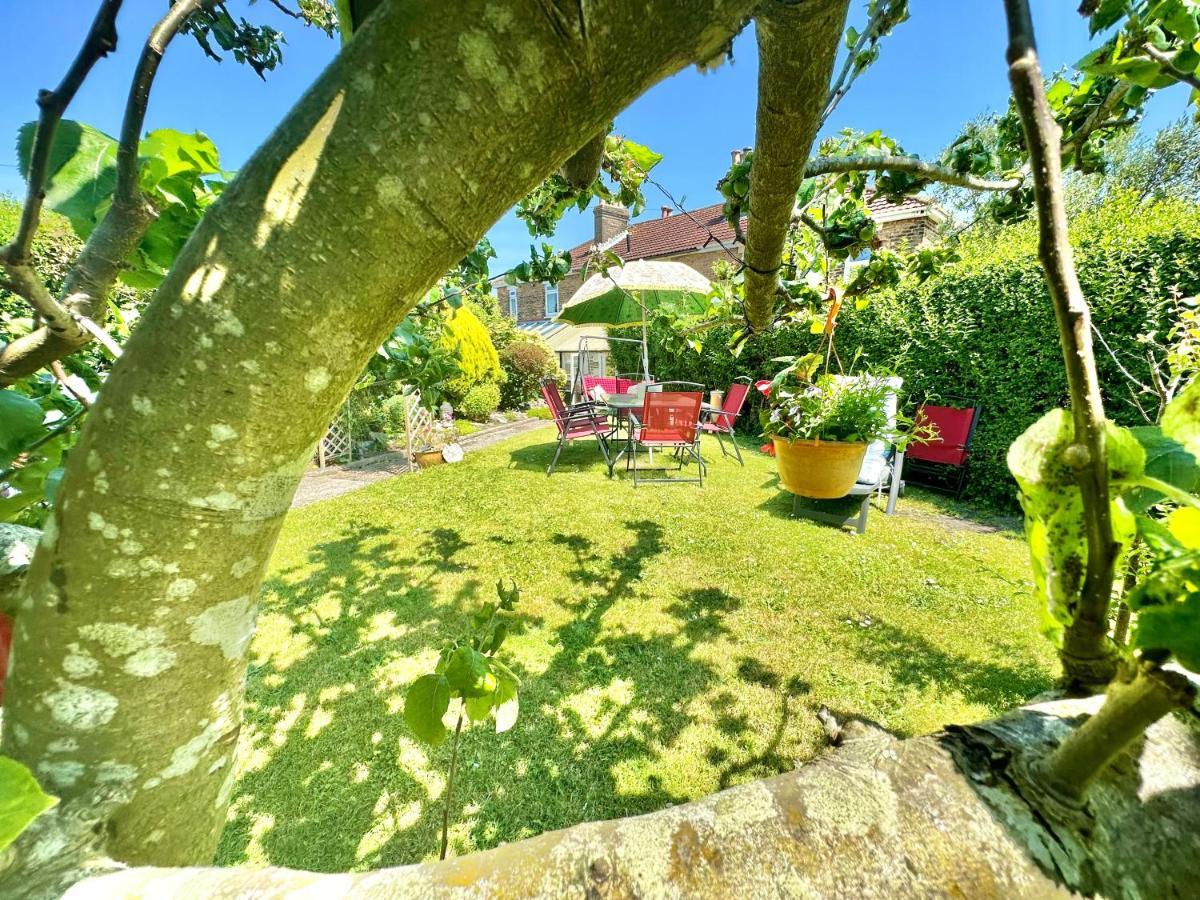 Garden Cottage - 3 Bedroom Close To Town And Beach Μπόρνμουθ Εξωτερικό φωτογραφία